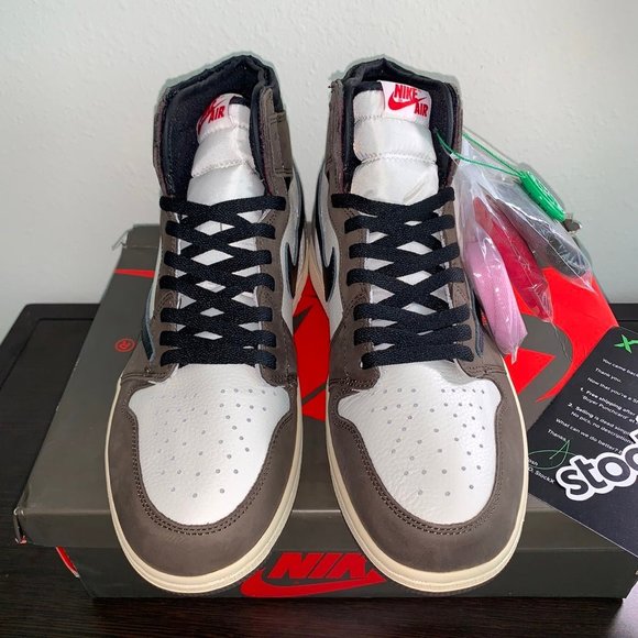 Athletic_Shoes